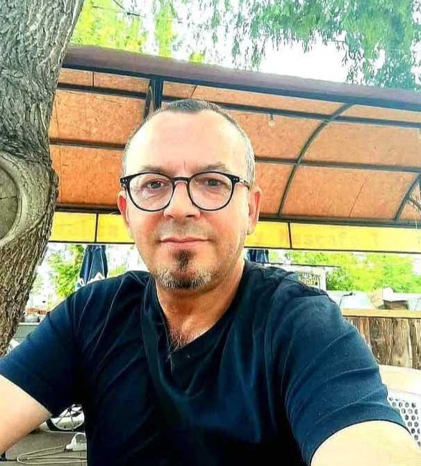 kayip jeoloji muhendisinin yol kenarindaki 18992942 4567 m