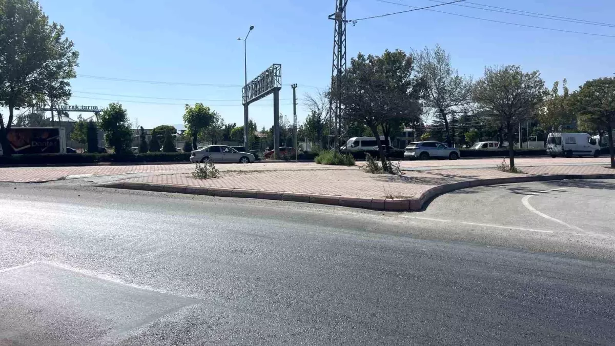 Konya'da Yolun Karşısına Geçen 16 Yaşındaki Çocuk Kazada Hayatını Kaybetti
