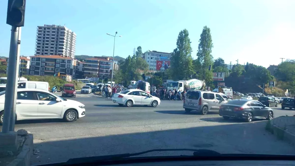 Zonguldak'ta Motosiklet ve Beton Mikseri Çarpıştı: 1 Yaralı