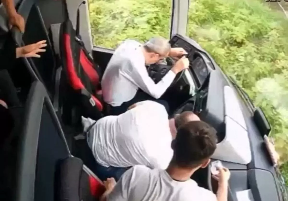 Samsun'daki Otobüs Kazasında Şoförün Rahatsızlandığı Anlar Kamerada