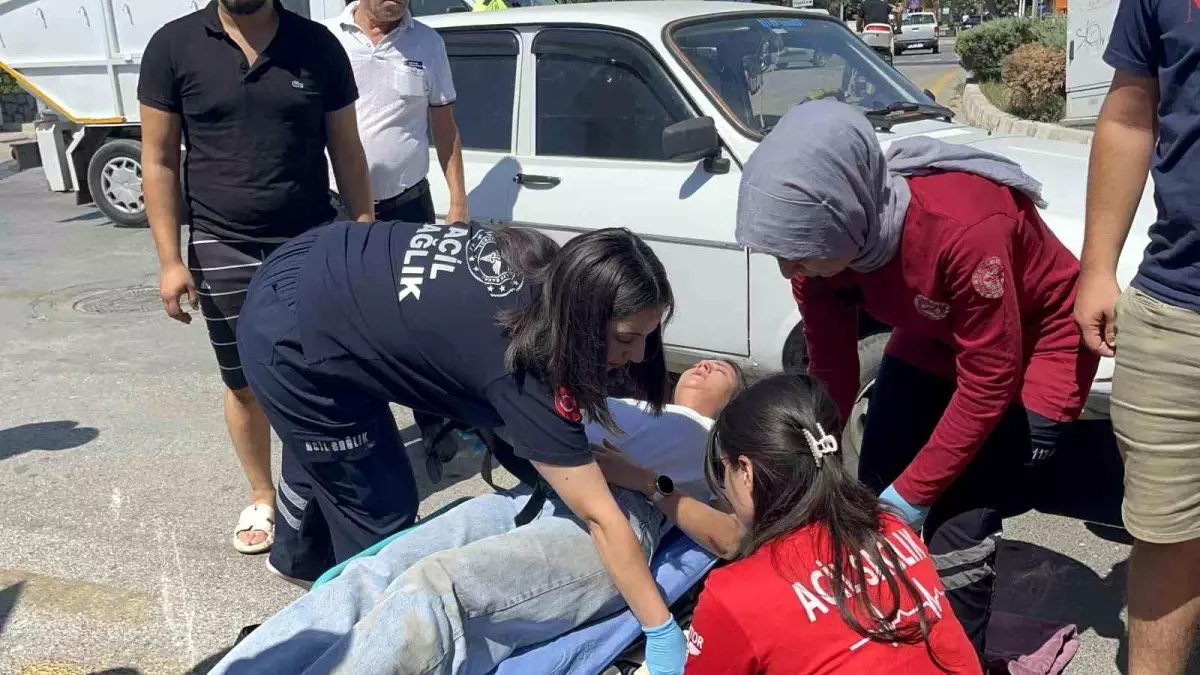 Muğla'da Otomobil ile Motosiklet Çarpıştı: Hamile Kadın Yaralandı