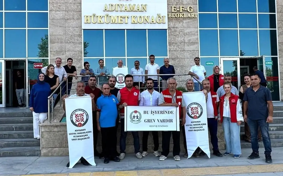 Adıyaman'da Sosyal Yardımlaşma Vakfı İşçileri Greve Çıktı