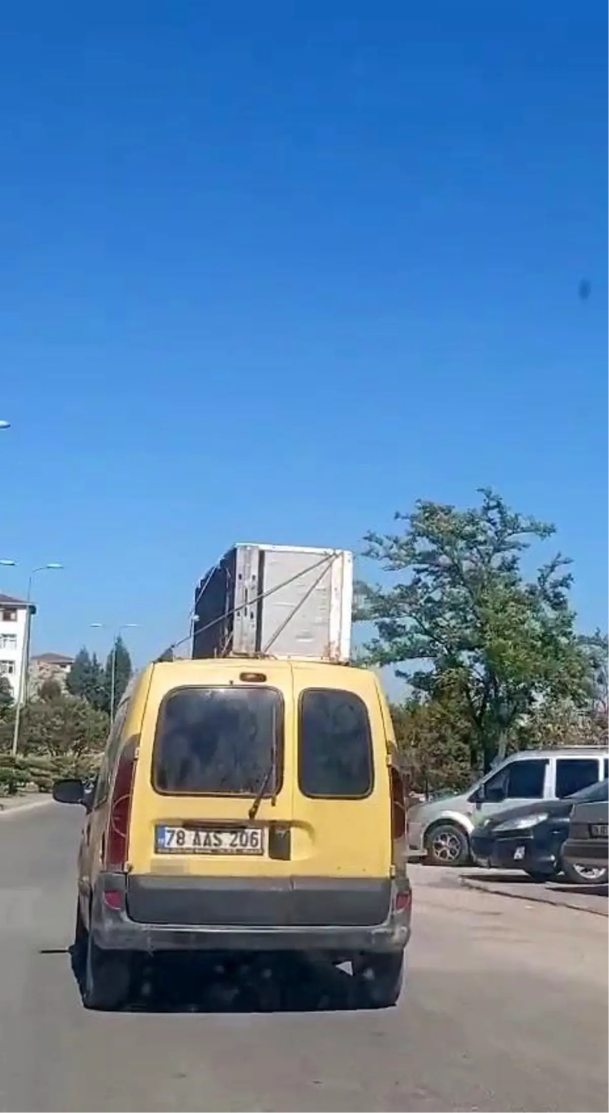 Karabük'te Trafik İhlalleri: Buzdolabı Taşıyan Araç Ceza Aldı