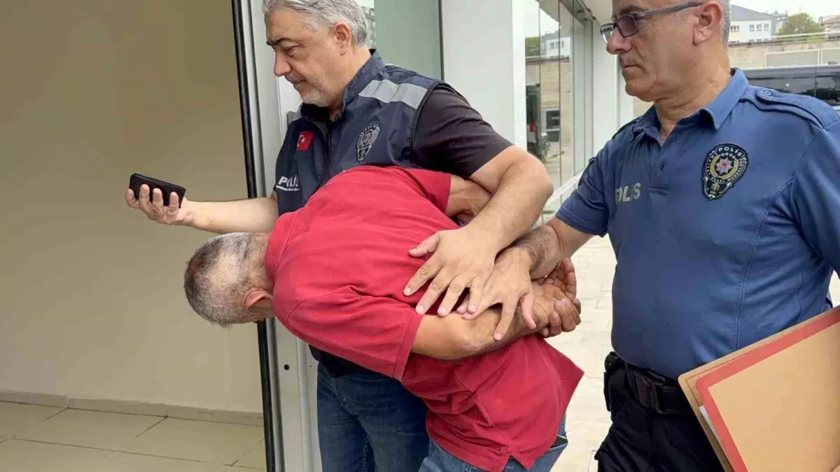 Samsun'da Tramvayda Rahatsızlık Veren Şahıs Vatandaşlarca Darbedildi