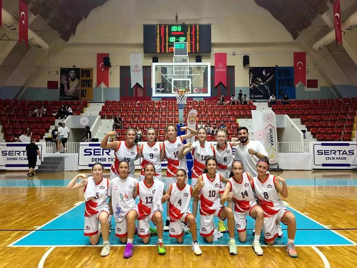 Düzce Kız Basketbol Takımı Türkiye Üçüncüsü Oldu