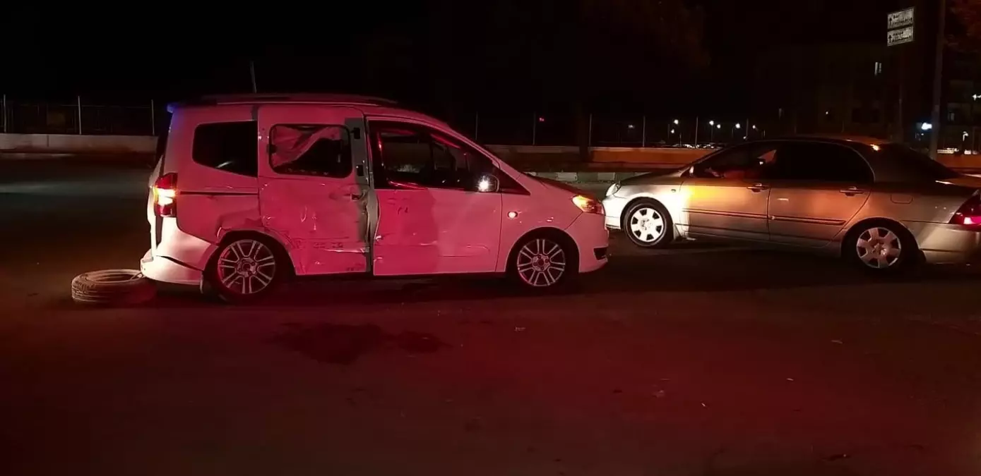 Ceyhan'da Trafik Kazası: 2 Yaralı