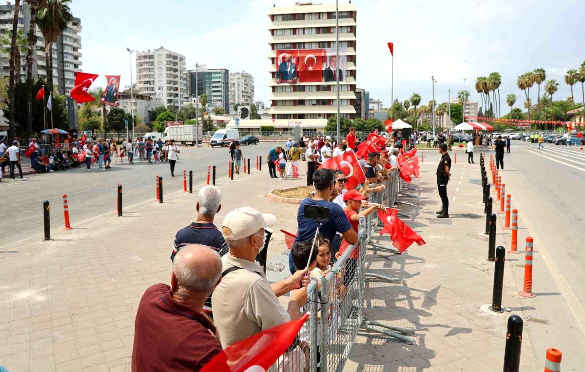 Adana'da Zafer Bayramı kutlamaları