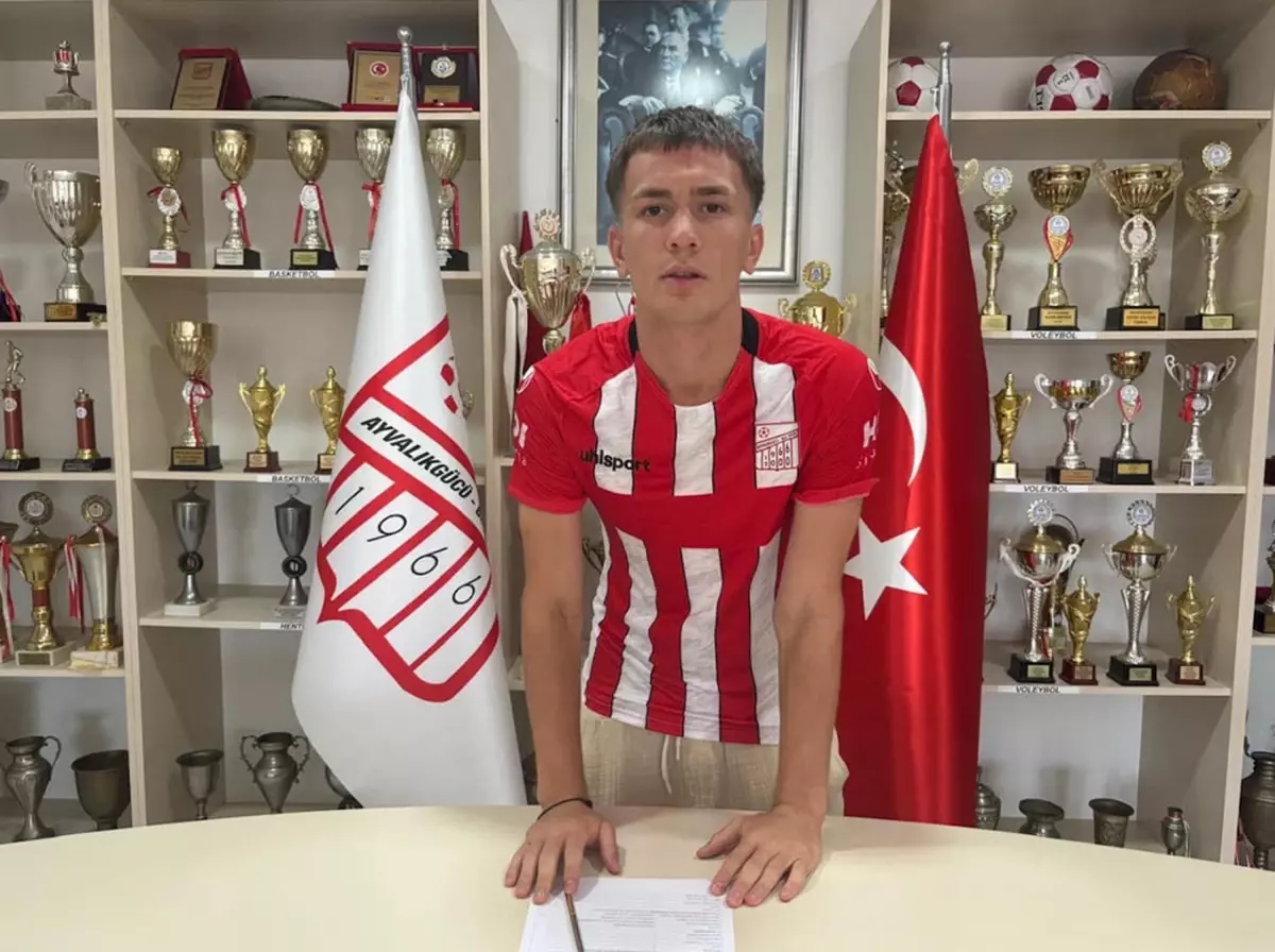 Ayvalıkgücü Belediyespor, Genç Santrfor Abdülkadir Çelik'i Transfer Etti