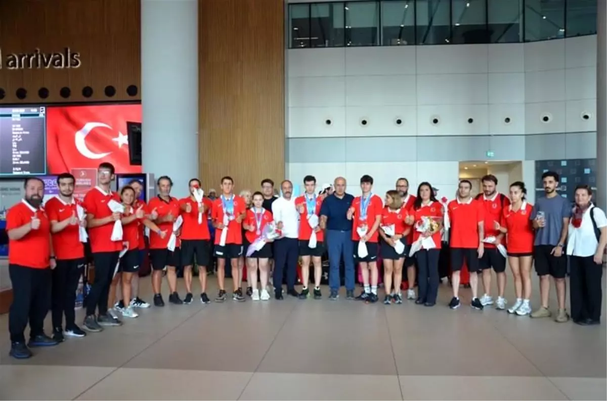 Bakan Bak, Özel Sporcuların Tarihi Başarısını Kutladı