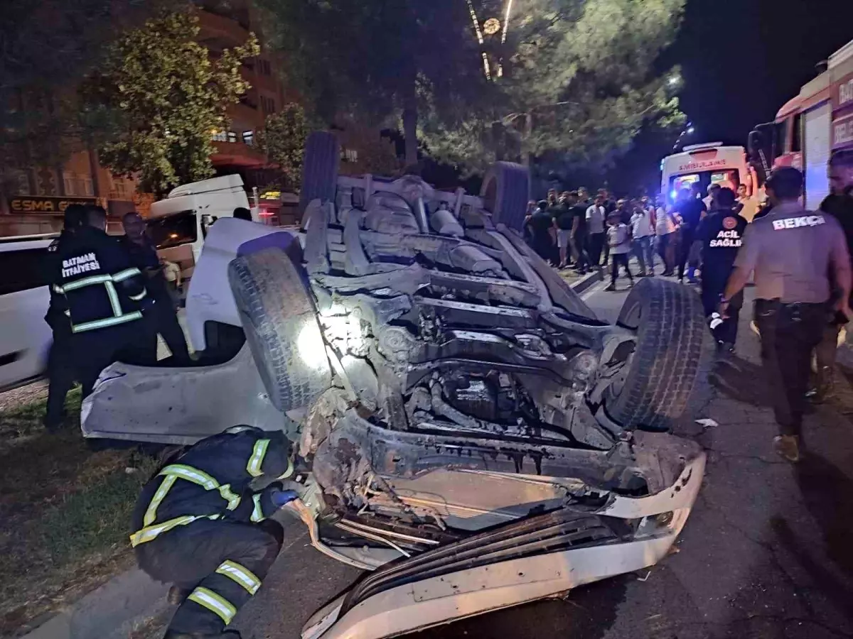 Batman'da Hafif Ticari Araç Devrildi, 2 Yaralı