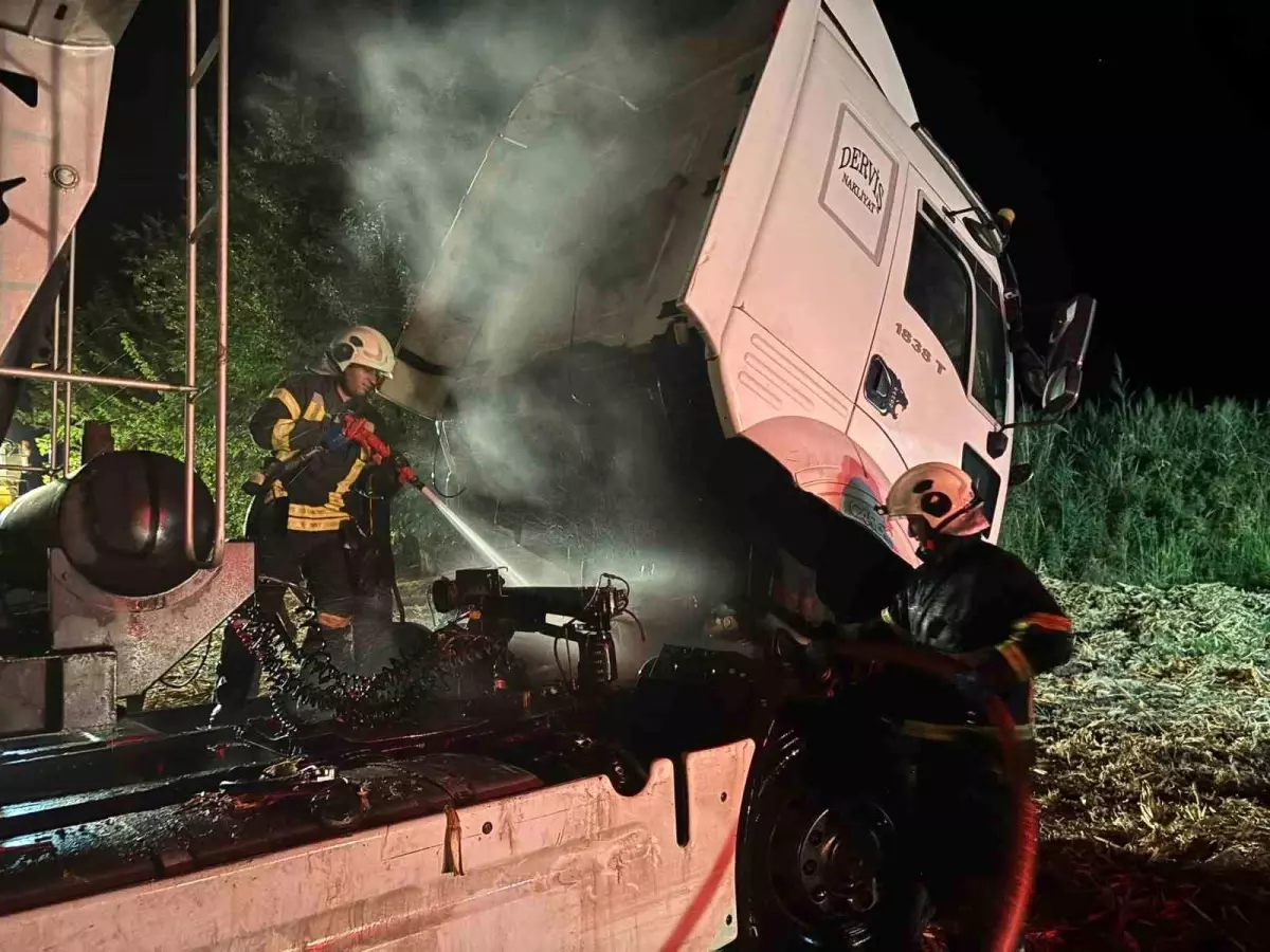 Batman'da Park Halindeki Tırda Yangın Çıktı