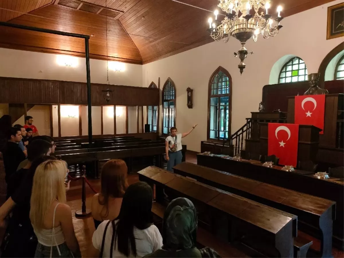 Beyoğlu'ndan Gençlere Anıtkabir Ziyareti