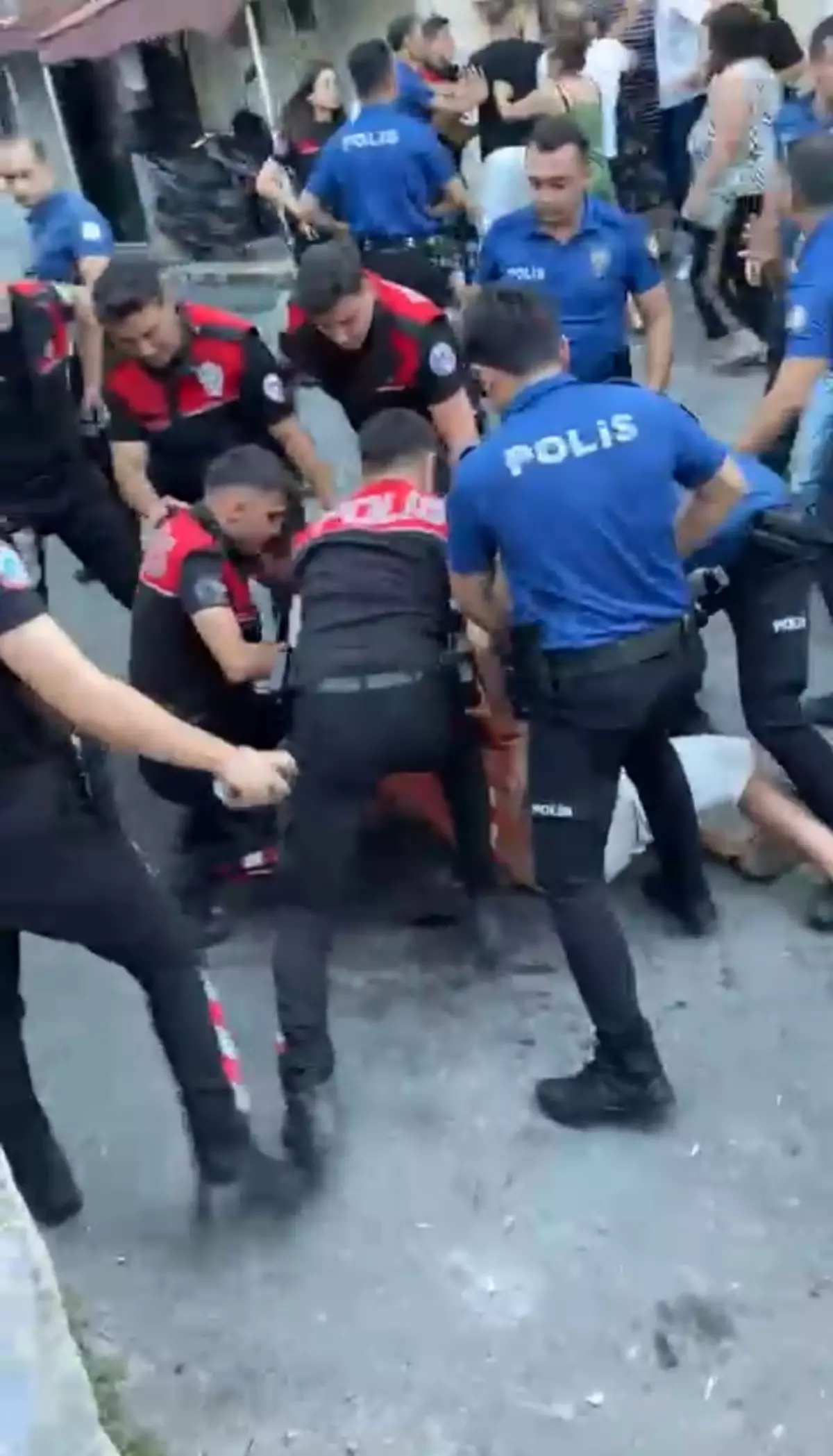 Beyoğlu'nda Plakasız Motosiklet Sürücüsü Kaçarken Yakalandı