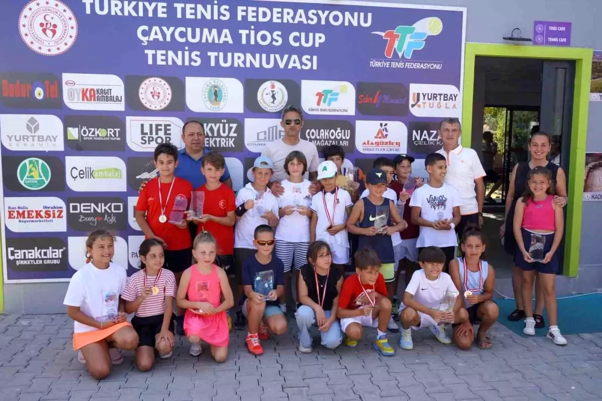 Çaycuma'da 8-10 Yaş Yaz Kupası Tenis Turnuvası Gerçekleşti