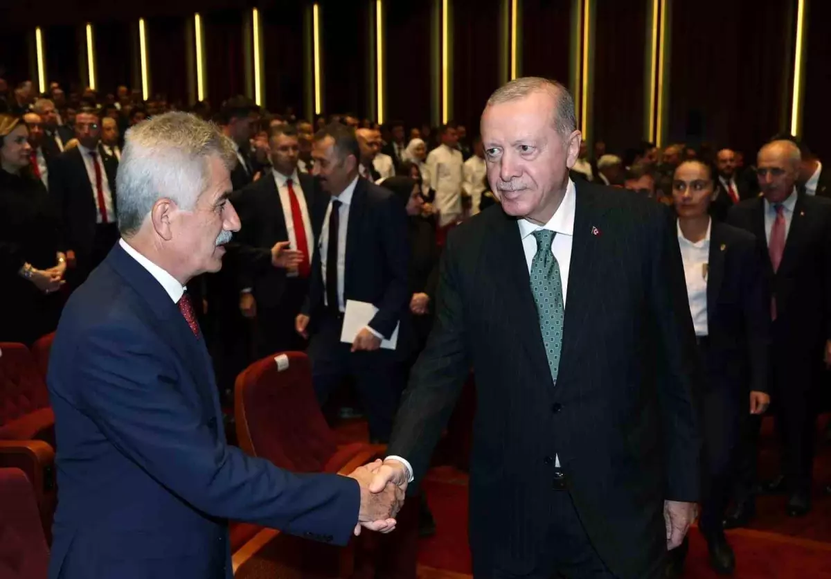 Cumhurbaşkanı Erdoğan: 'Tüm gayemiz, ecdattan tevarüs ettiğimiz emsalsiz mirası daha da zenginleştirip gelecek kuşaklara aktarmak'