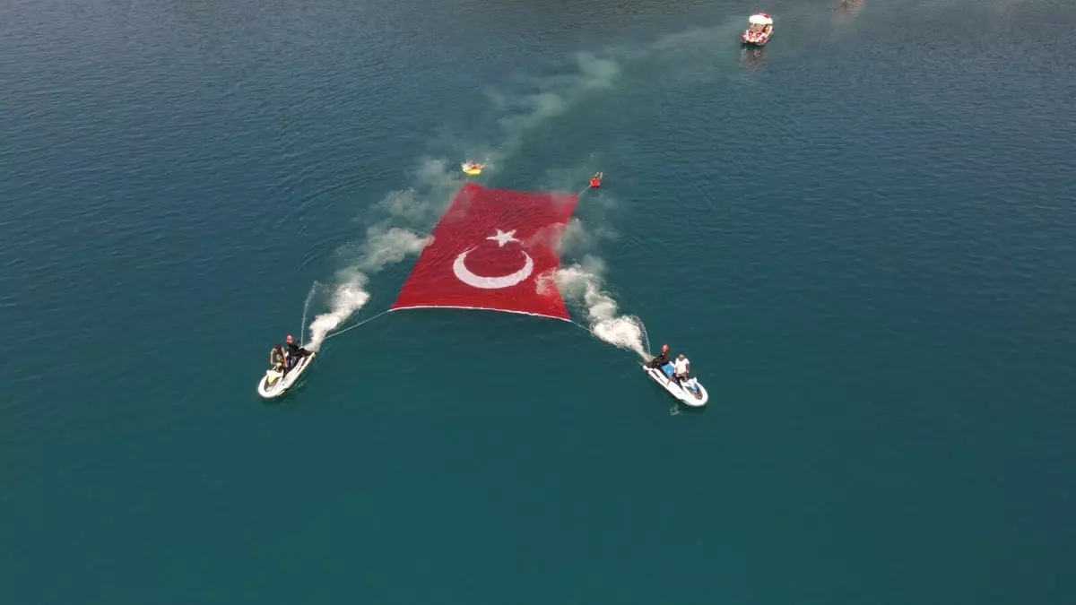 Fethiye'de 30 Ağustos Zafer Bayramı Denizde Kutlandı