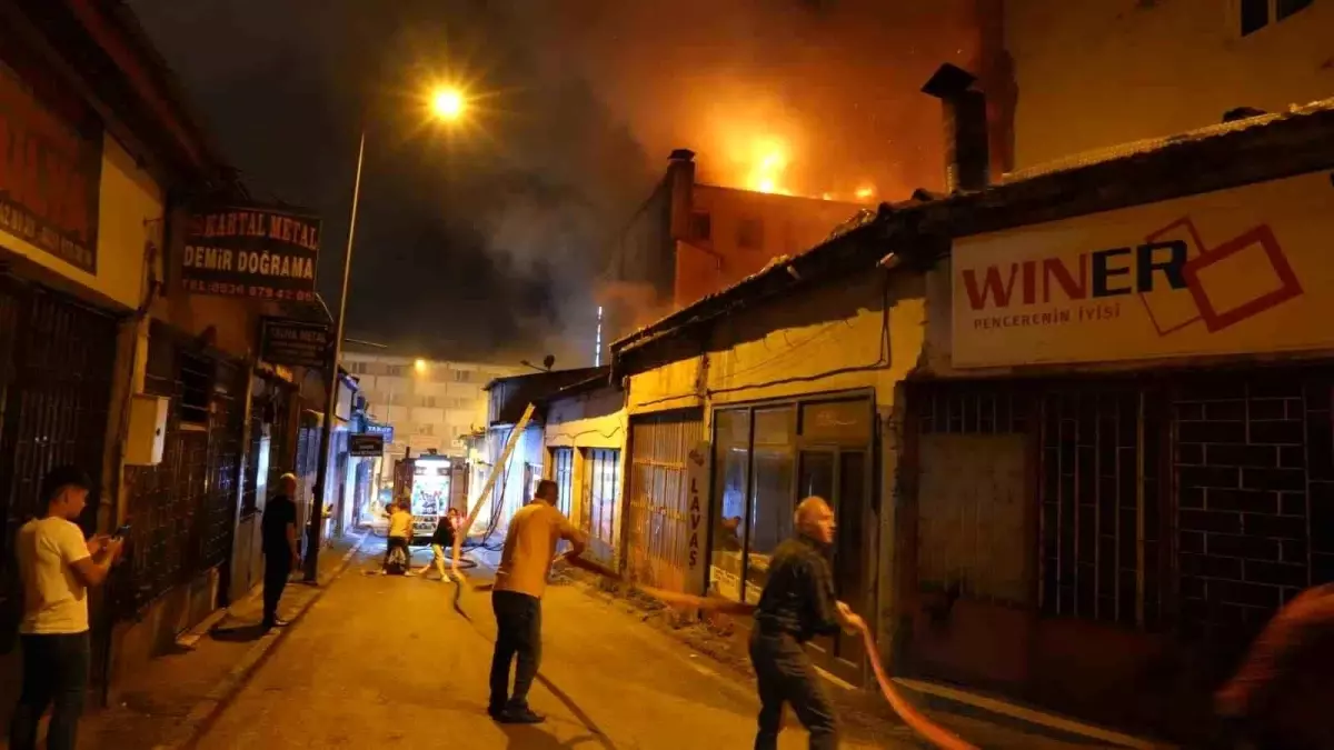 Erzurum'da Cağ Kebabı Dükkanında Yangın Çıktı