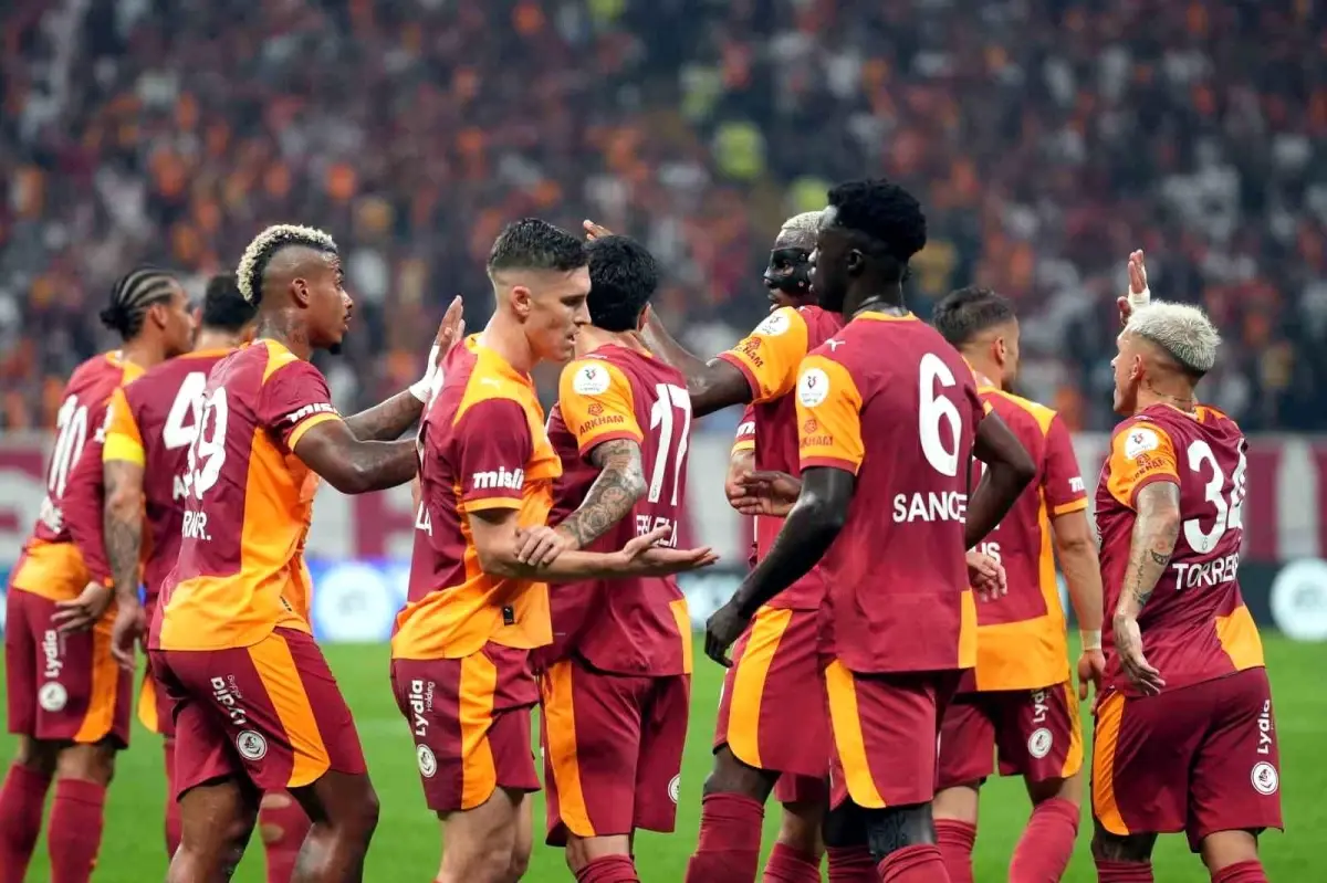 Galatasaray, Çaykur Rizespor'u 3-1 Yenerek Galibiyet Serisini 15 Maça Çıkardı