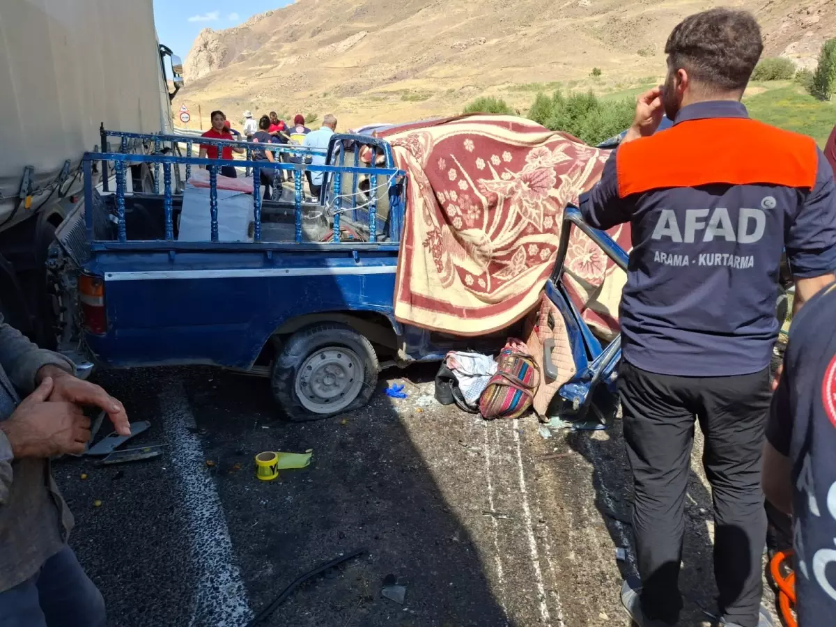 Hakkari-Van Karayolunda Trafik Kazası: 4 Ölü, 2 Yaralı