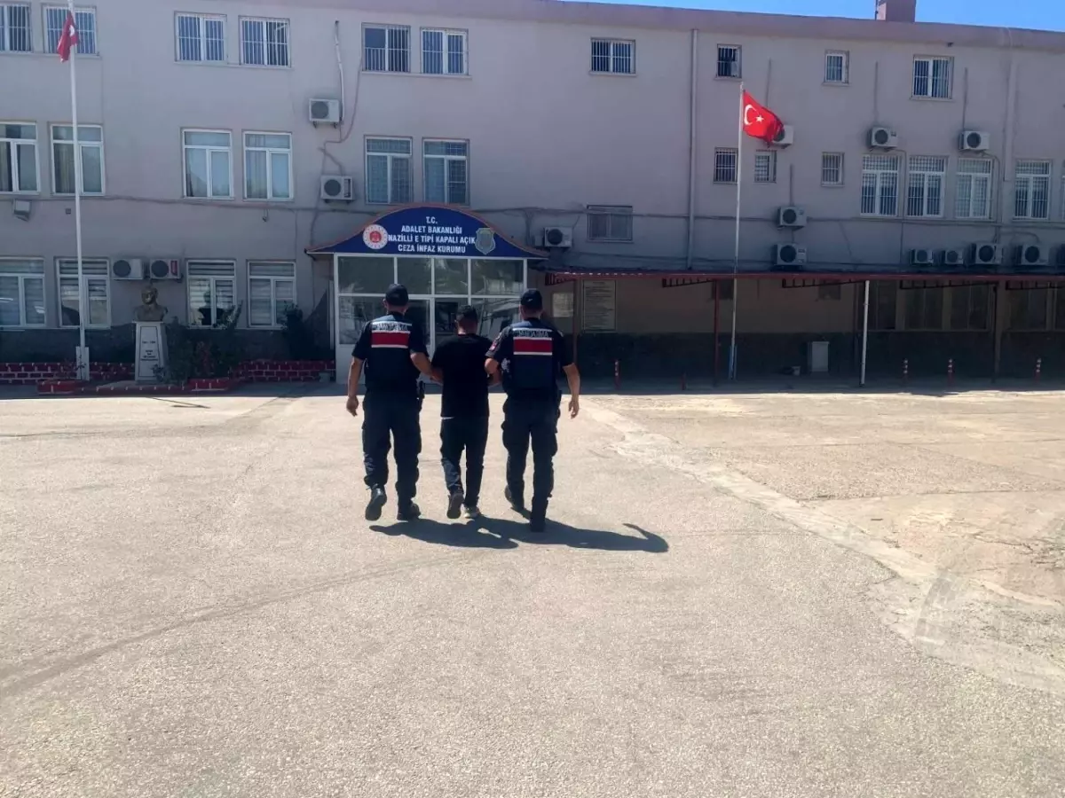 Aydın'da Aranan Şahıs Yol Kontrolünde Yakalandı