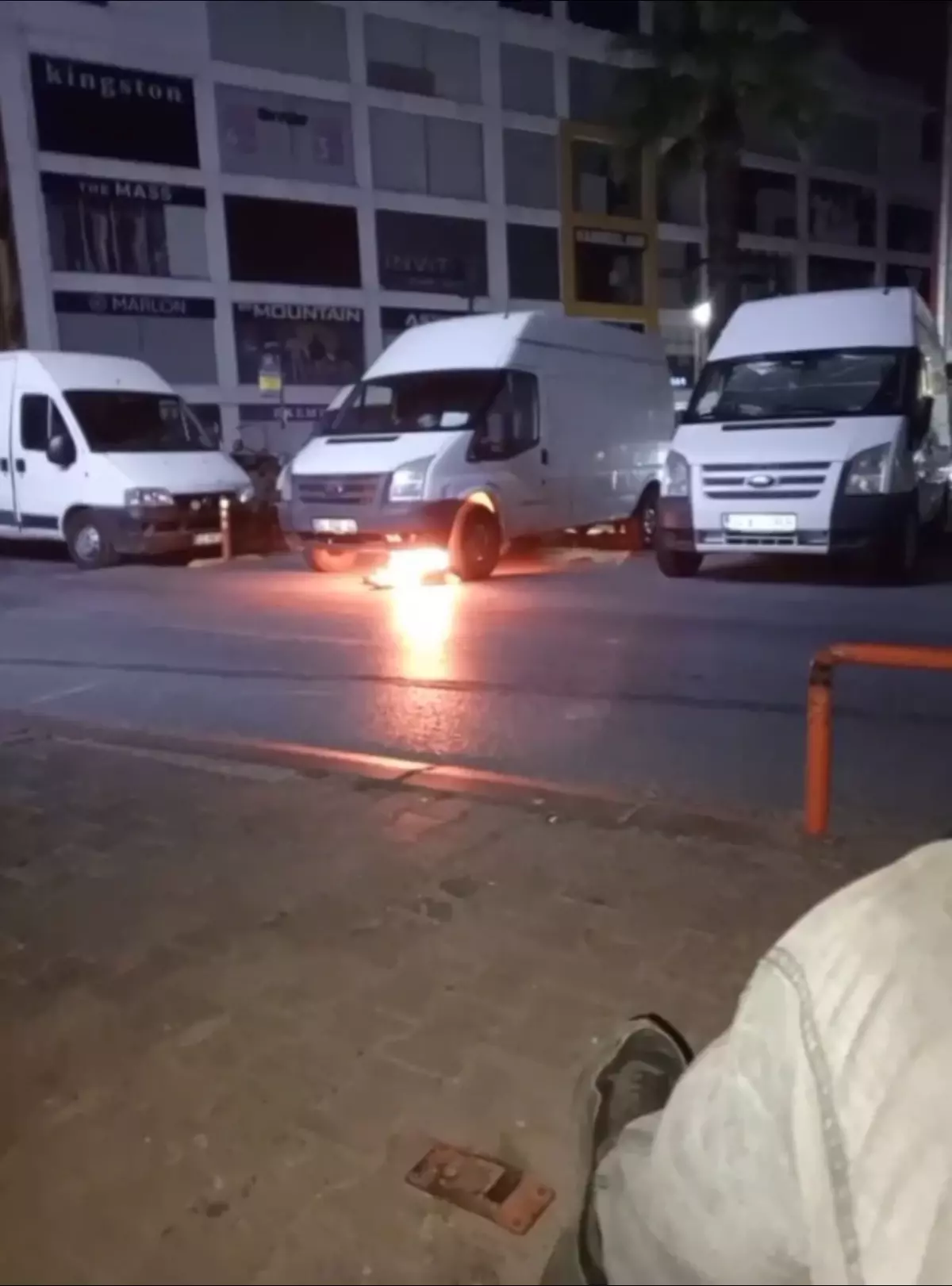 Alacak Kavgası: Eski Çalışan Araçları Ateşe Verdi