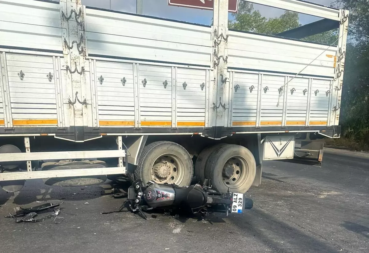 İzmir'de Motosiklet Kazası: 22 Yaşındaki Sürücü Hayatını Kaybetti