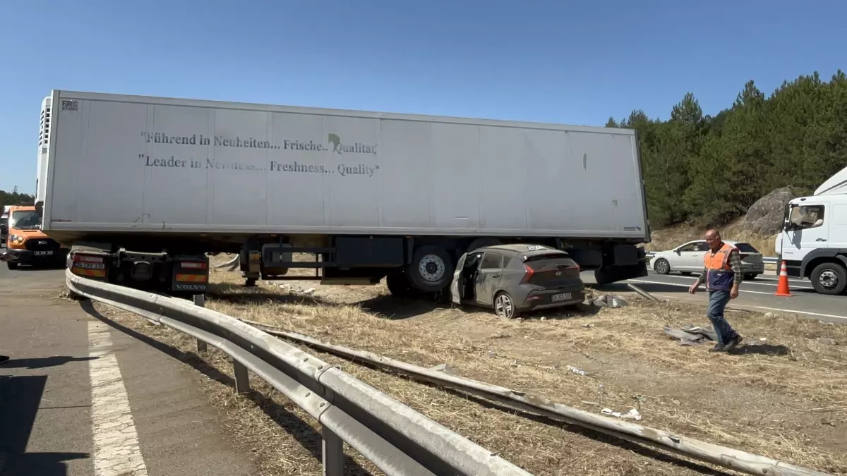 Bolu'da TIR ve Otomobil Çarpıştı: 1 Yaralı