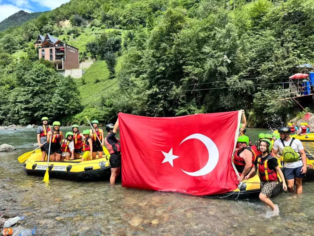 Rize'de 30 Ağustos Zafer Bayramı Rafting Etkinliğiyle Kutlandı