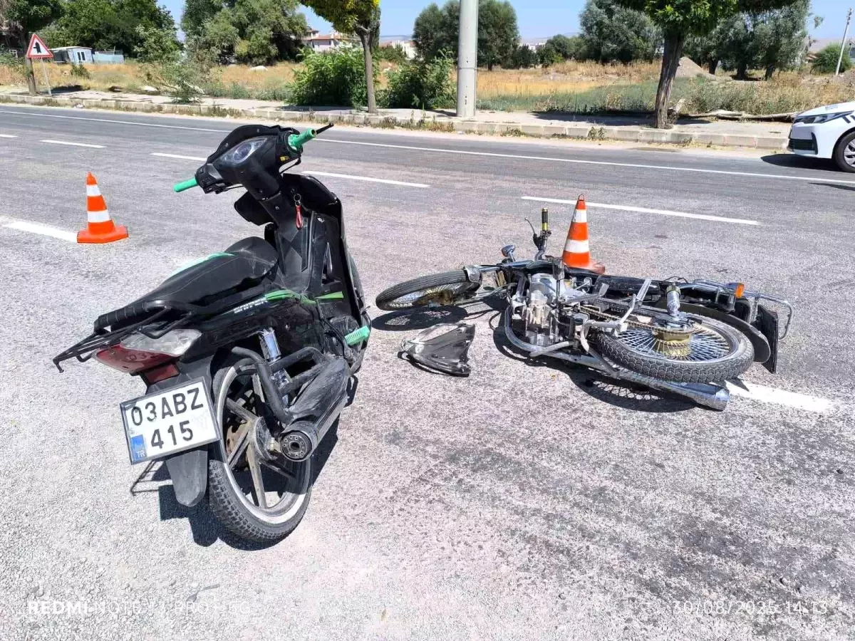 Afyonkarahisar'da Motosiklet Kazası: İki Yaralı