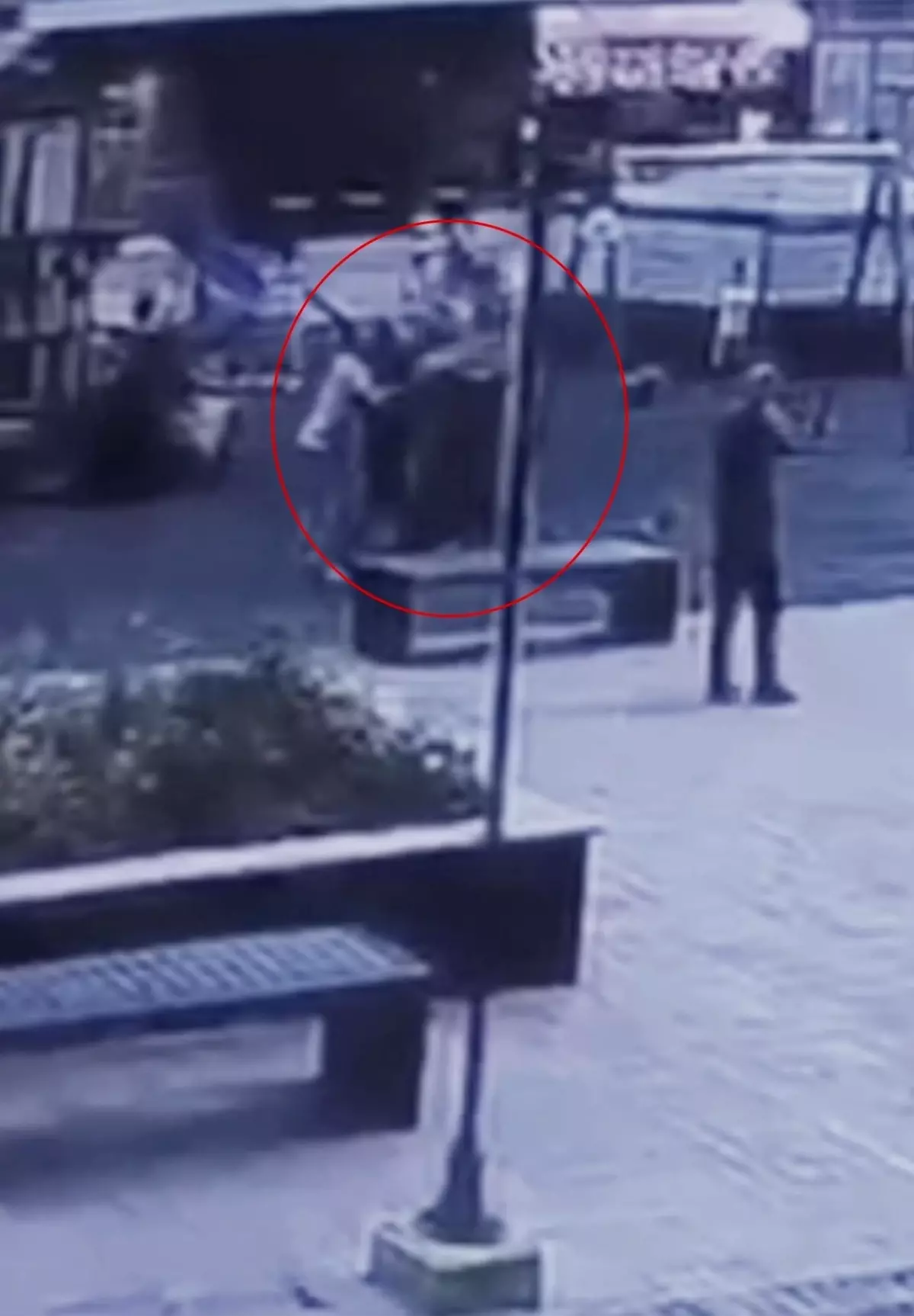 Bursa'da Parkta Oynayan Çocuklar Darbedildi