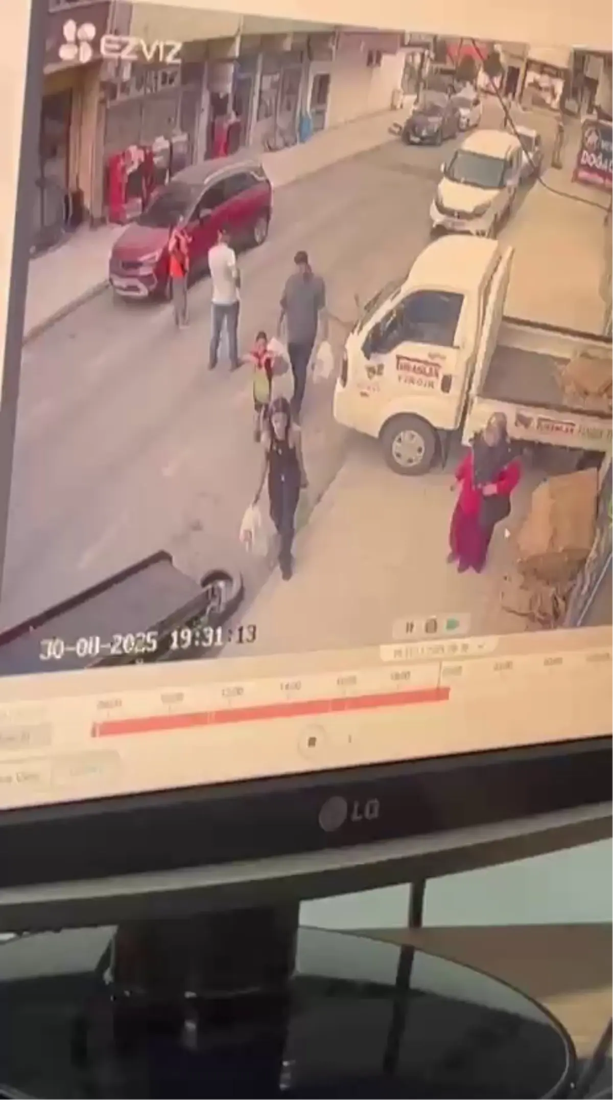 Market Alışverişi Dönüşünde Silahlı Saldırı: 1 Ölü, 1 Yaralı
