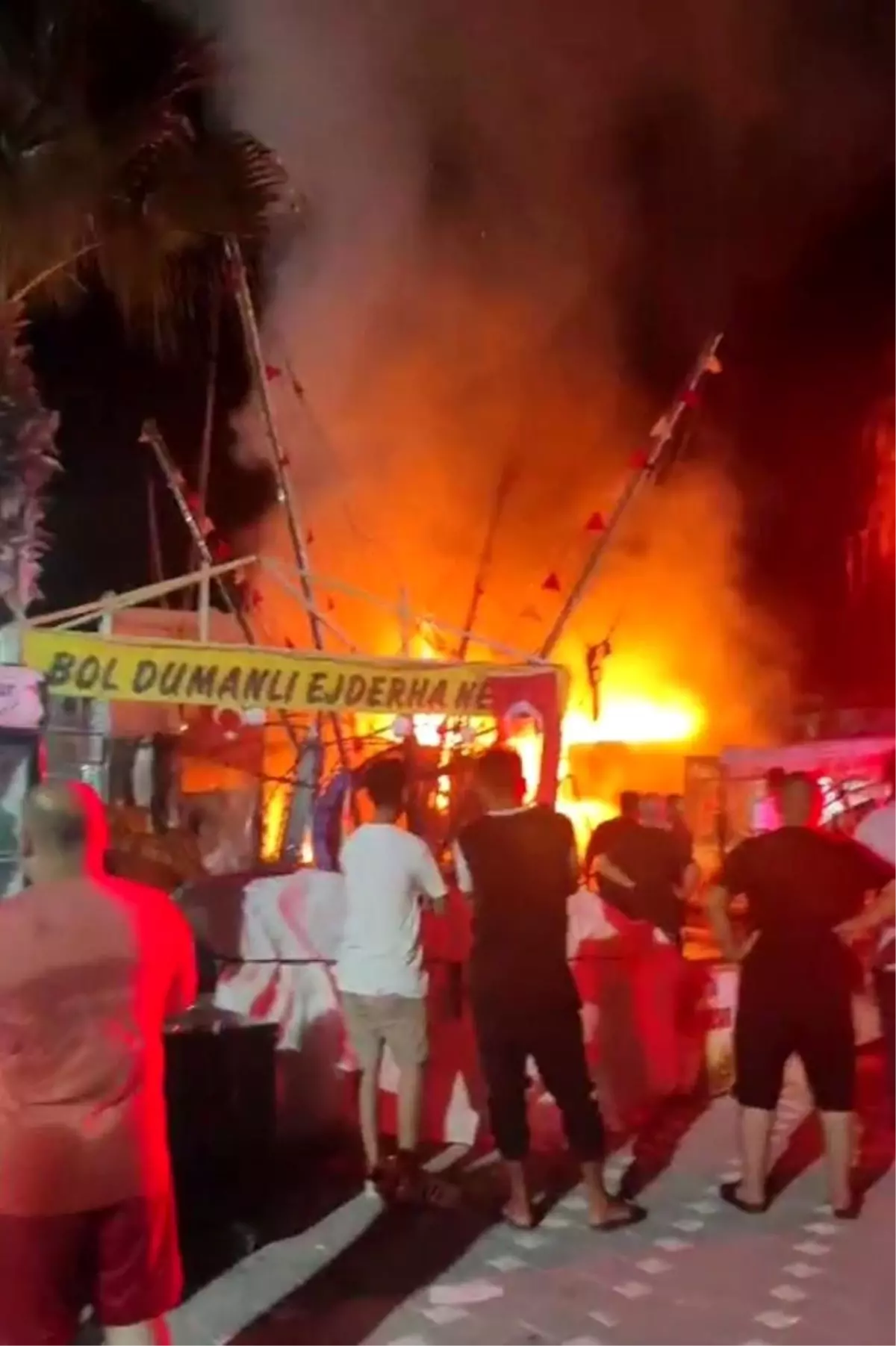 Silifke'deki Lunaparkta Yangın Çıktı