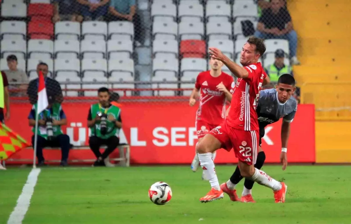 Antalyaspor, Fatih Karagümrük'e 2-1 Yenildi