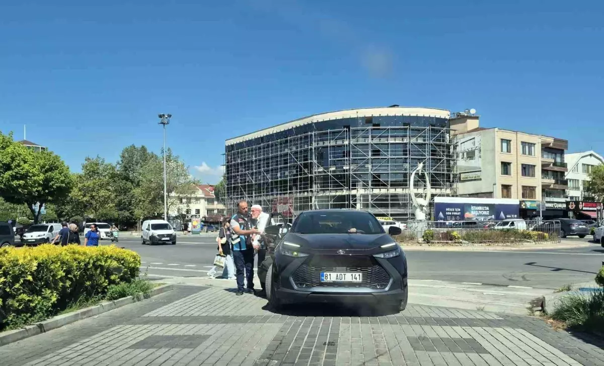 Trafik Polisi Hüseyin Akyol'un Yardımsever Tutumu Takdir Topladı