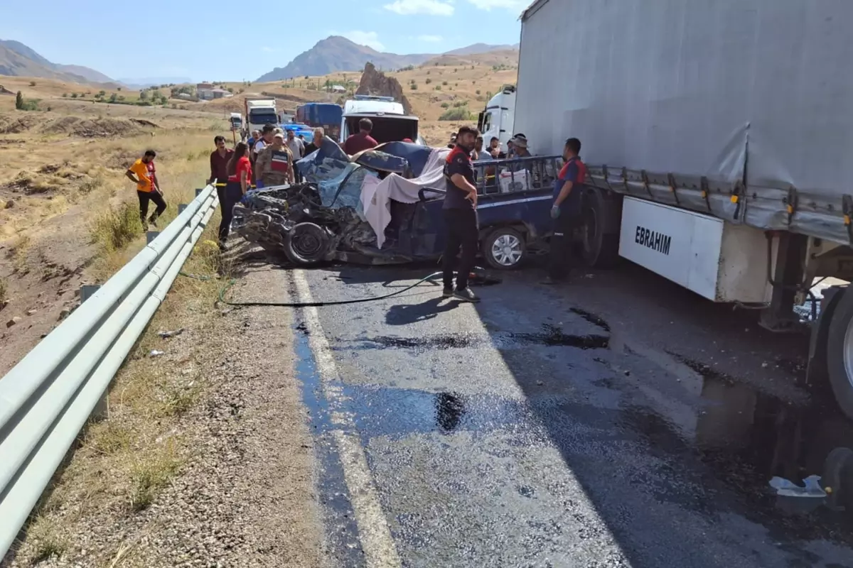 Van'da katliam gibi kaza: 4 ölü, 2 yaralı