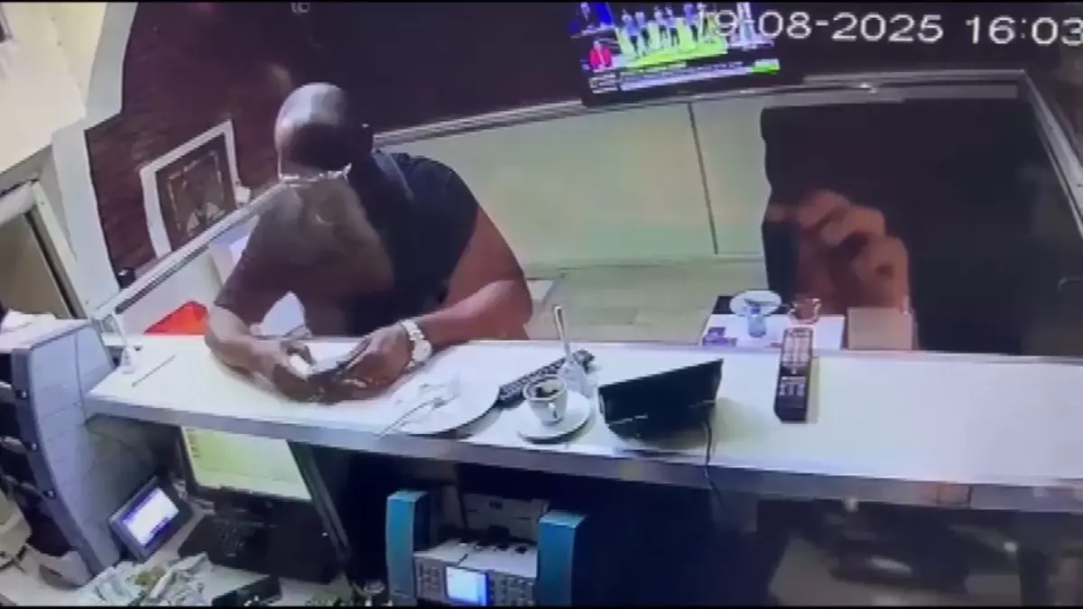 İstanbul'da 300 Bin Dolar Dolandırıcılığı: 5 Nijeryalı Şüpheli Tutuklandı