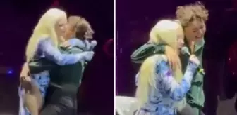Ece Seçkin konserinde sahneye çıkan Yasemin Minguzzi, oğlunun en sevdiği şarkıyı söyledi