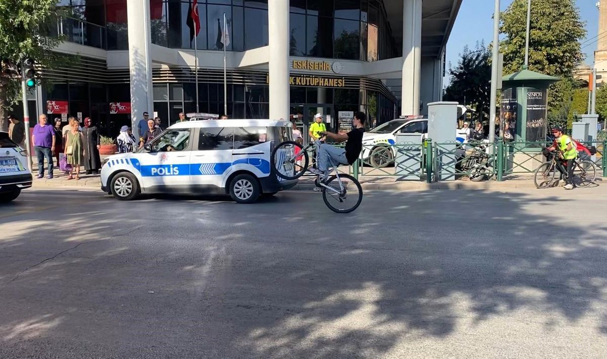 Eskişehir'de Zafer Bayramı Bisiklet Turu'nda Akrobatik Gösteri
