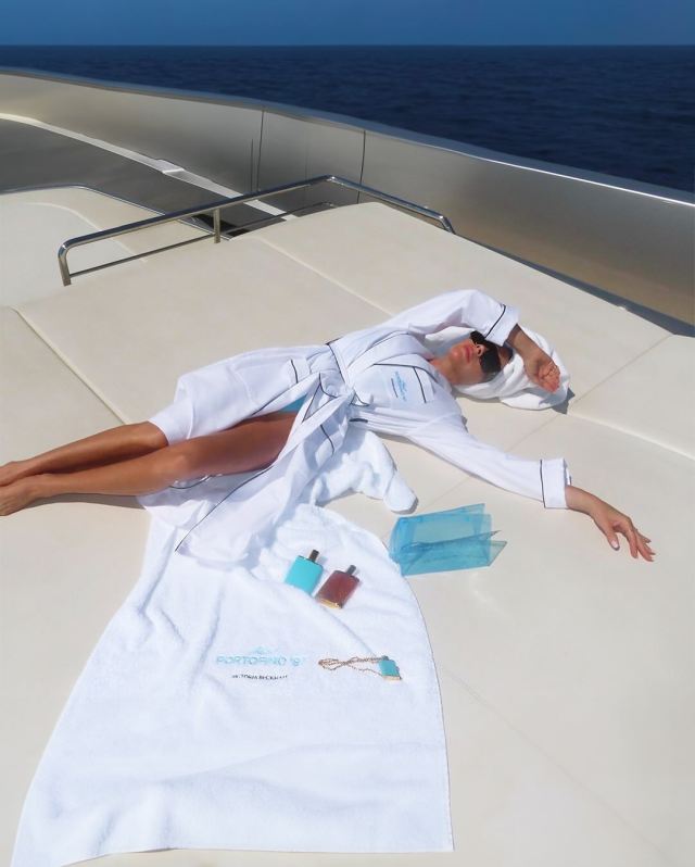 Zor günler geçiren Victoria Beckham, Portofino'da enerji topluyor Zor günler geçiren Victoria Beckham, Portofino'da enerji topluyor