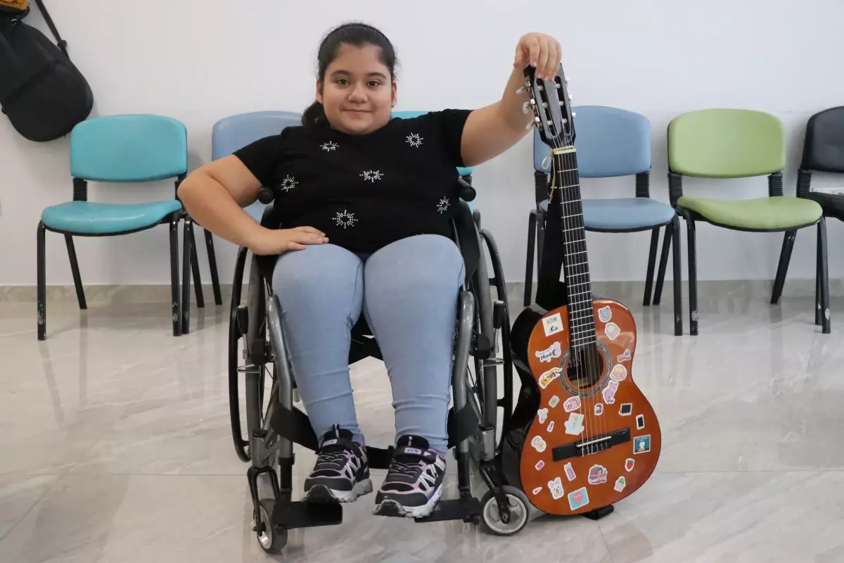 Zeynep'in Müziği: Hayat Mücadelesini Gitarla Taçlandırıyor