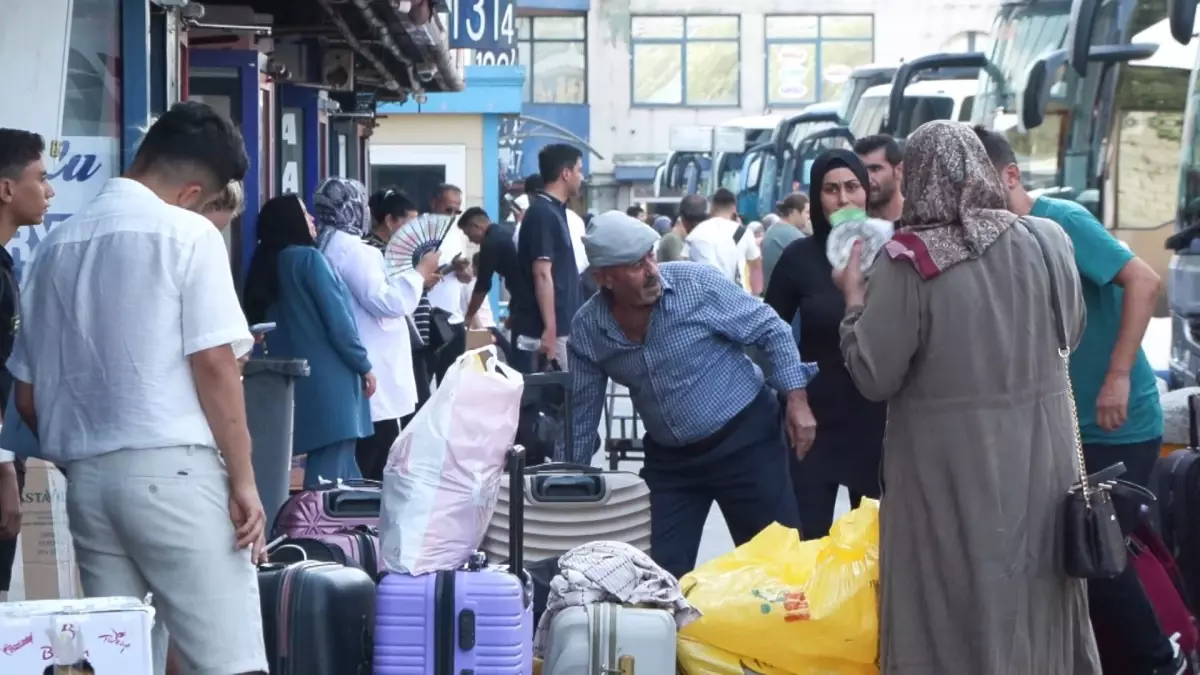 Okul Dönüşleri İçin Otogarlarda Yoğunluk Başladı