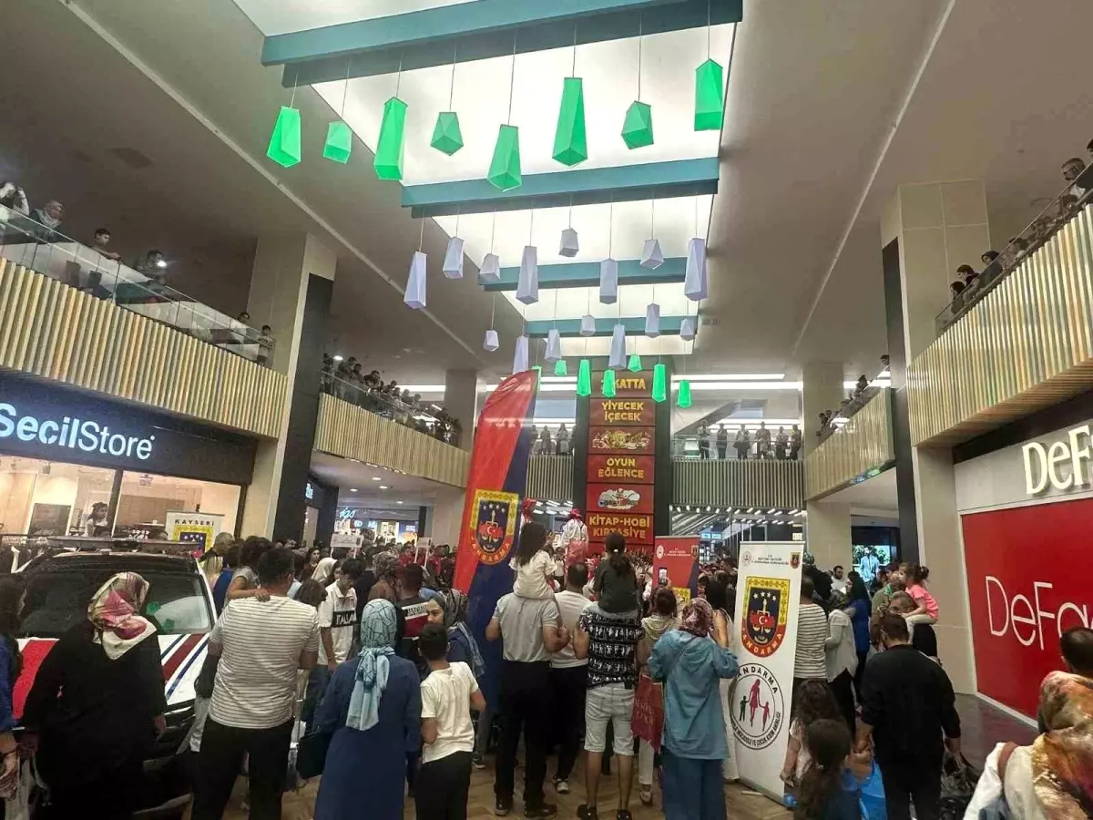 30 Ağustos Zafer Bayramı Kumsmall AVM'de Coşkuyla Kutlandı