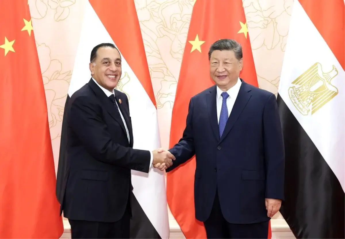 Xi Jinping ve Mısır Başbakanı Medbuli Tianjin'de Biraraya Geldi