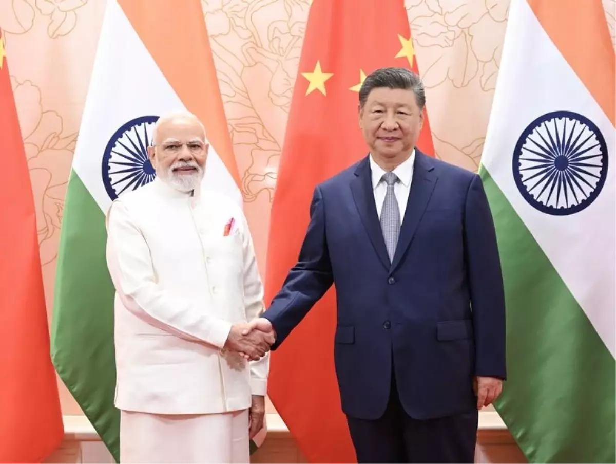 Şi Cinping ve Narendra Modi Tiencin'de Bir Araya Geldi