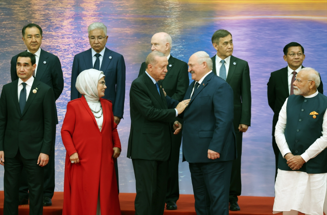 cumhurbaskani erdogan ve esi sanghay zirvesi nde 18999688 999 m