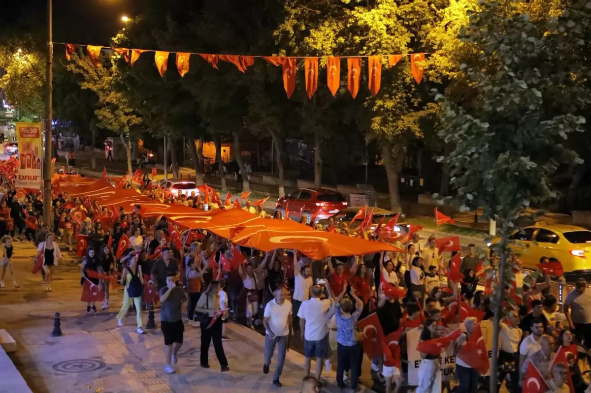 Edirne'de 30 Ağustos Zafer Bayramı Fener Alayı ile Kutlandı