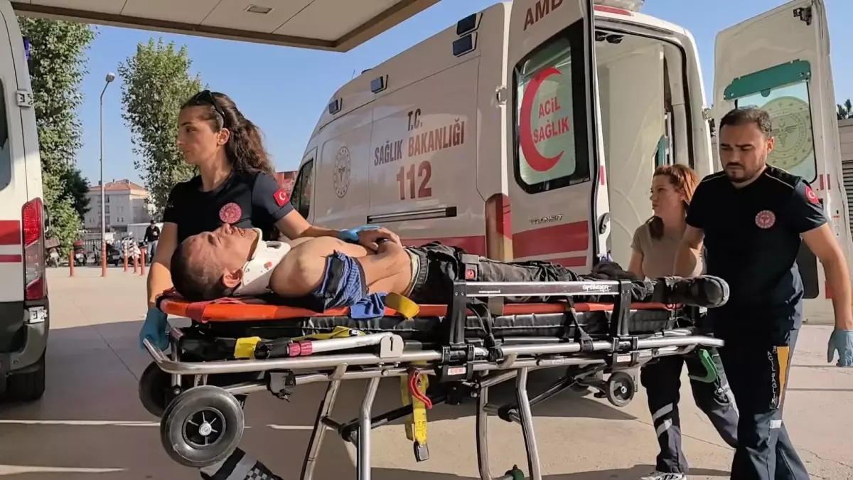 İnegöl'de Cam Fabrikasında İş Kazası: 21 Yaşındaki Mossa A. Ağır Yaralandı