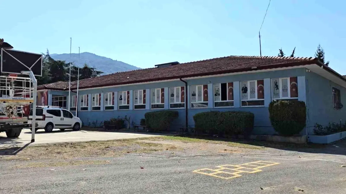 Mahalleli Gençler, Okulu Yeni Döneme Hazırladı