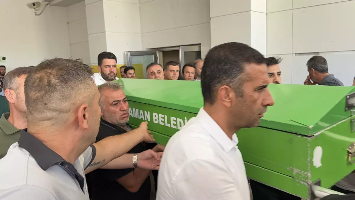 Diyarbakır'da Devrilen Minibüste İki Sağlık Çalışanı Hayatını Kaybetti