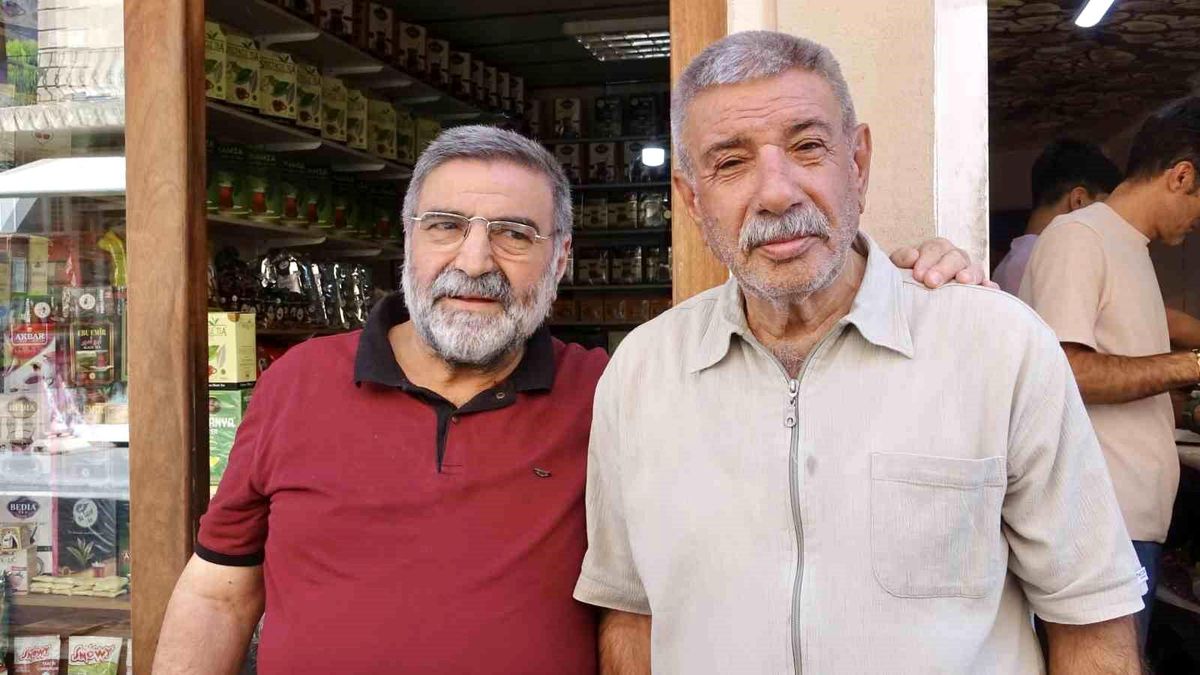 50 Yıl Sonra Tesadüfi Buluşma: Mardin'de İki Eski Arkadaş Yeniden Bir Araya Geldi